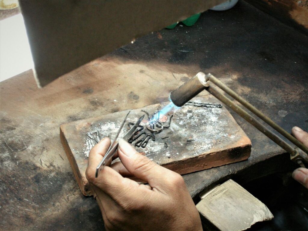 customise jewellery making 